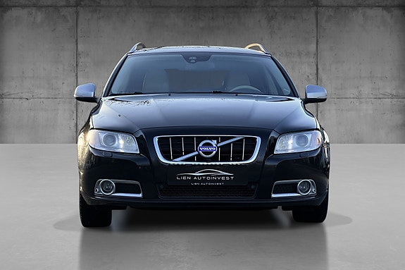 Volvo V70 3 of 5