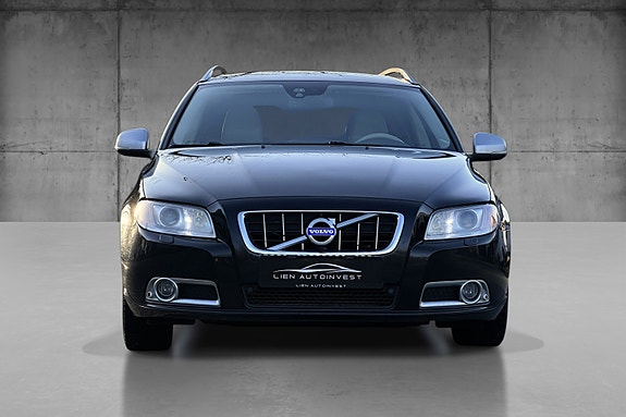 Volvo V70 2 of 5