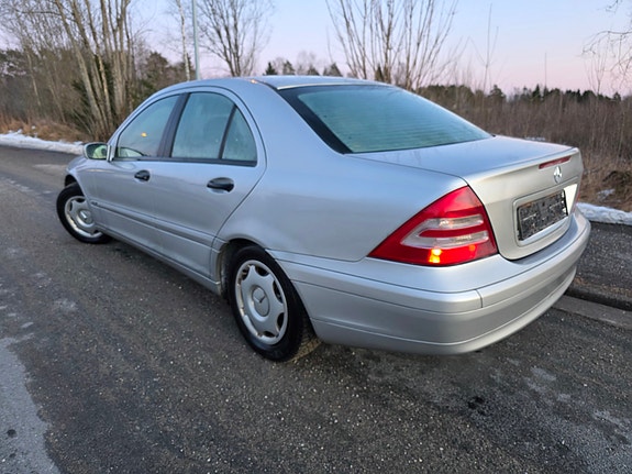 Mercedes-Benz C180 3 of 23