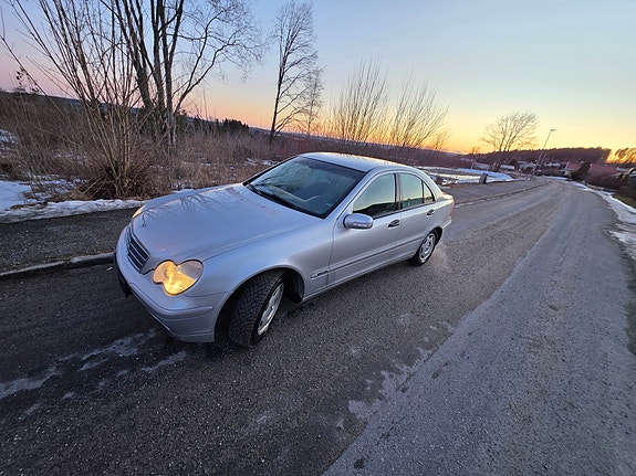 Mercedes-Benz C180 11 of 23
