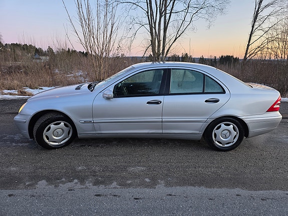 Mercedes-Benz C180 4 of 23