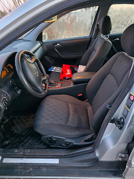 Mercedes-Benz C180 13 of 23