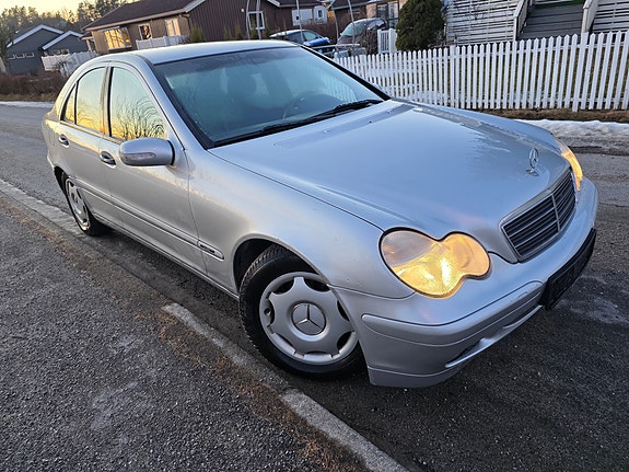 Mercedes-Benz C180 7 of 23