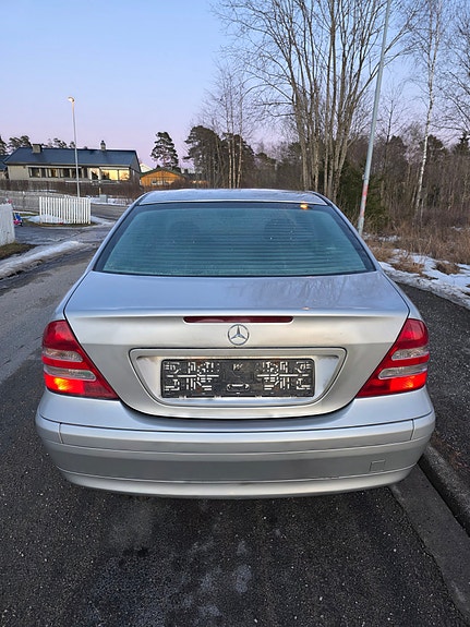 Mercedes-Benz C180 5 of 23