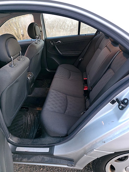 Mercedes-Benz C180 15 of 23