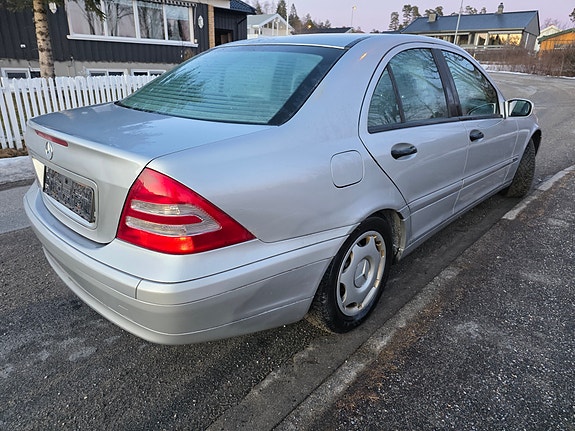 Mercedes-Benz C180 6 of 23