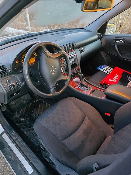 Mercedes-Benz C180 14 of 23