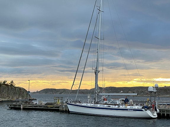 Hallberg Rassy 48 3 of 5