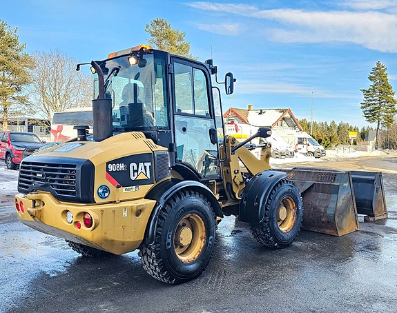 Cat 908 H2 hjullaster, 2014 mod, 6000 timer, 2 Skuffer, BM-FESTE, Hydraulikkuttak og strømuttak foran, Nylig sertifisert. 5 of 5