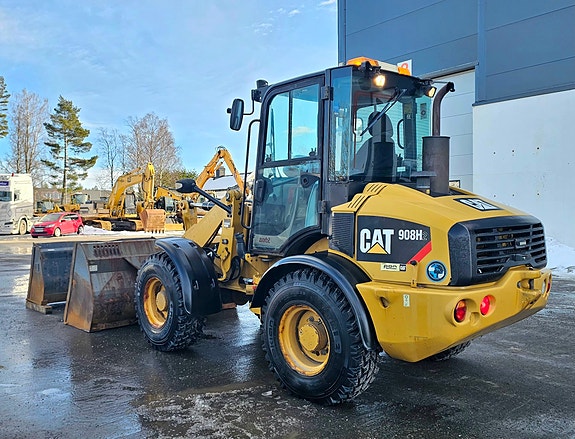 Cat 908 H2 hjullaster, 2014 mod, 6000 timer, 2 Skuffer, BM-FESTE, Hydraulikkuttak og strømuttak foran, Nylig sertifisert. 3 of 5