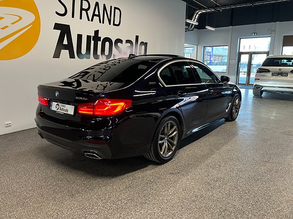 BMW 530e 4 of 5
