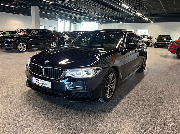 BMW 530e 3 of 5