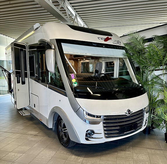 Carthago Chic E-line 51 QB Yachting  / 9-trinns automat – Elektriske støttebein – Luftfjæring – Solcellepanel x2- Lithiumbatterier x2