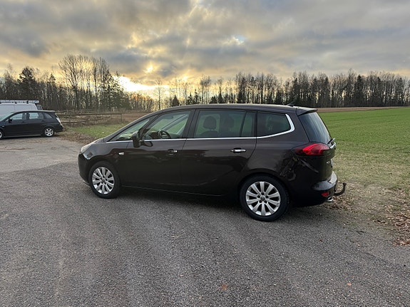 Opel Zafira Tourer 2 of 12