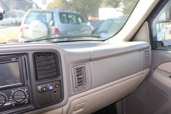 Chevrolet Suburban 12 of 16