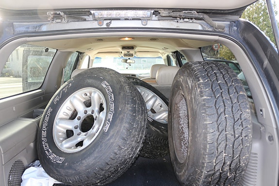 Chevrolet Suburban 16 of 16