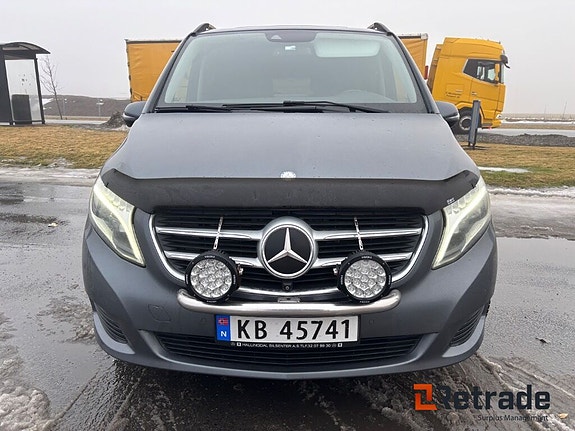 Mercedes-Benz V250 5 of 5