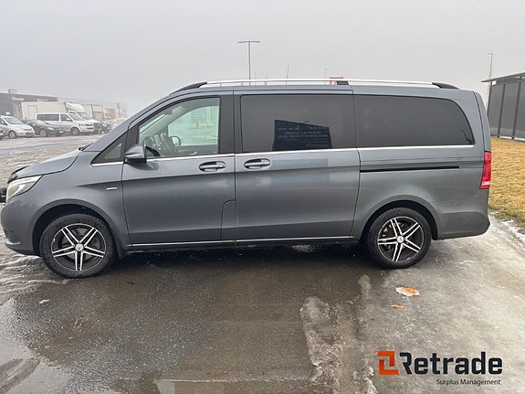 Mercedes-Benz V250 8 of 10