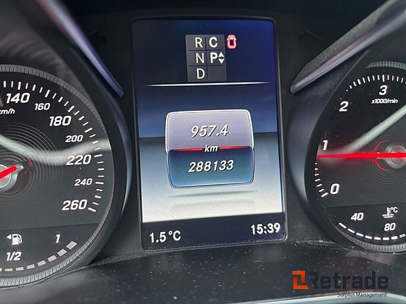 Mercedes-Benz V250 9 of 10