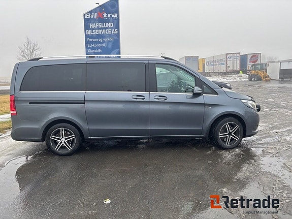 Mercedes-Benz V250 7 of 10