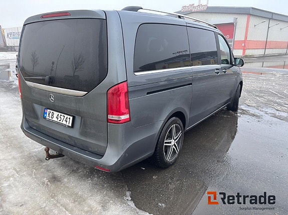 Mercedes-Benz V250 3 of 5