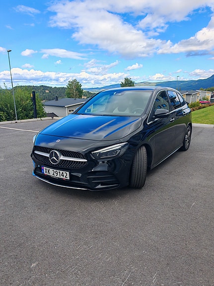 Mercedes-Benz B180 d 2 of 18
