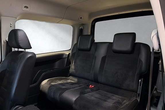 Volkswagen Caddy Maxi 28 of 30