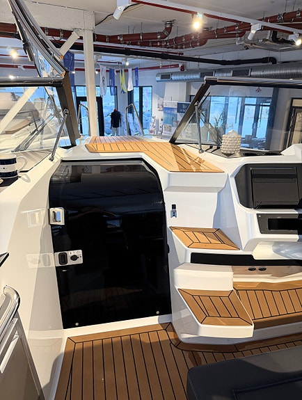 Silver Raptor DCz m/350 hk Suzuki utstillingsbåt selges til spesialrabatert pris 4 of 5