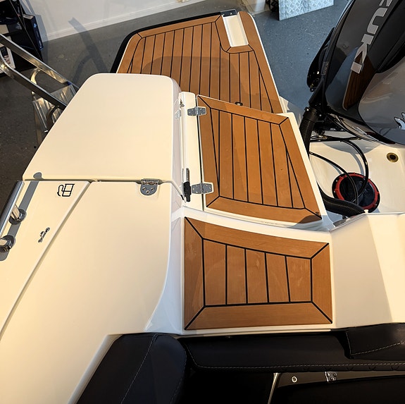Silver Raptor DCz m/350 hk Suzuki utstillingsbåt selges til spesialrabatert pris 13 of 30