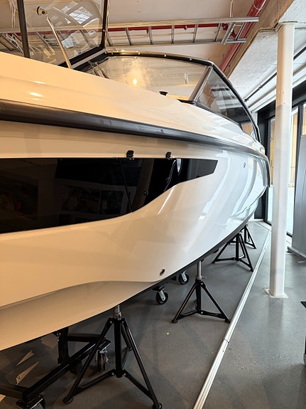 Silver Raptor DCz m/350 hk Suzuki utstillingsbåt selges til spesialrabatert pris 23 of 30
