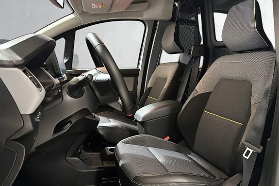 masse gode oppbevaringsmuligheter i førerhuset