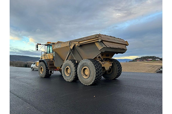 Bell B 40 D 4 of 5