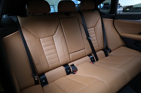 BMW i4 24 of 30