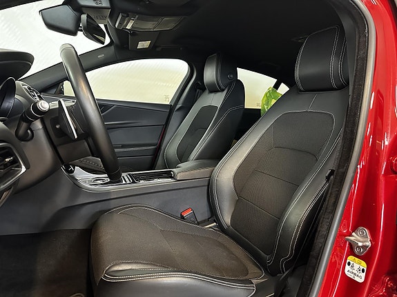 Jaguar XE 11 of 21