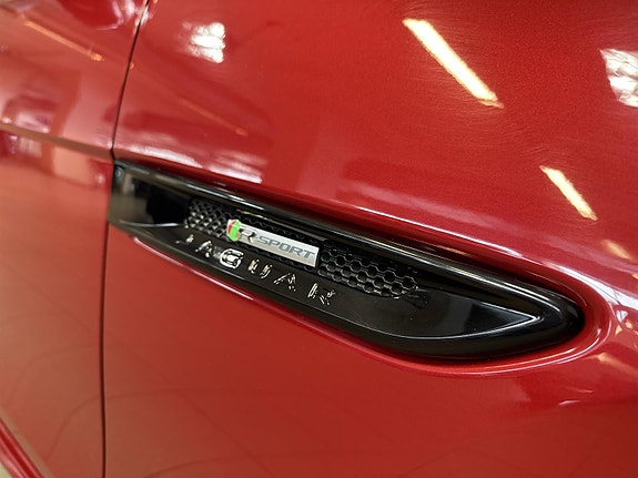 Jaguar XE 21 of 21