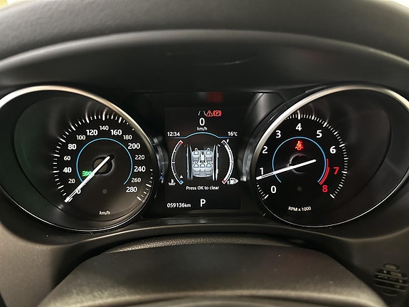 Jaguar XE 16 of 21