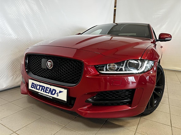 Jaguar XE 2 of 21