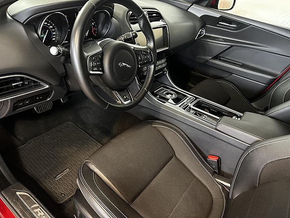 Jaguar XE 9 of 21