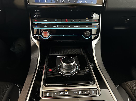 Jaguar XE 17 of 21