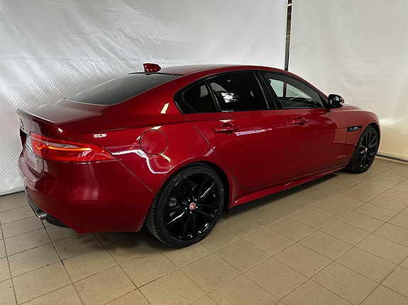 Jaguar XE 8 of 21