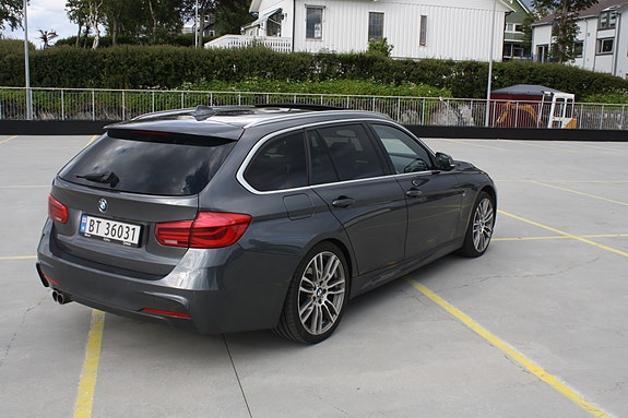 BMW 320d 2 of 30