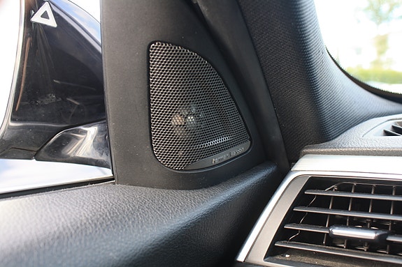 BMW 320d 25 of 30