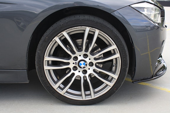 BMW 320d 12 of 30
