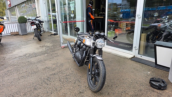 Royal Enfield Continental GT 650 2 of 10