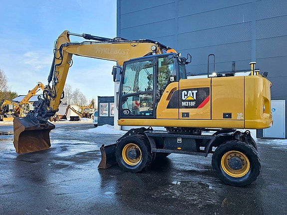 Cat M318 F, 2018 mod | GPS | Rototilt OilQuick | Hengerfeste med brems og tipp | Sentralsmøring. 3 of 5