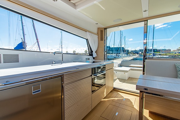 - NYHET - DELTA Powerboats 48 ADVENTURE  - 3 Kabiner - CARBON - TAXI båt 17 of 30