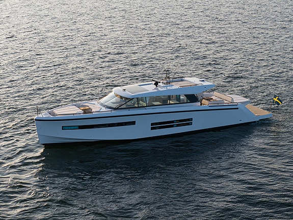 - NY - DELTA Powerboats 72 Coupè - IPS - 5 Kabiner - CARBON 7 of 23