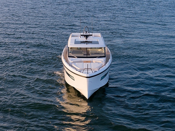 - NY - DELTA Powerboats 72 Coupè - IPS - 5 Kabiner - CARBON 9 of 23