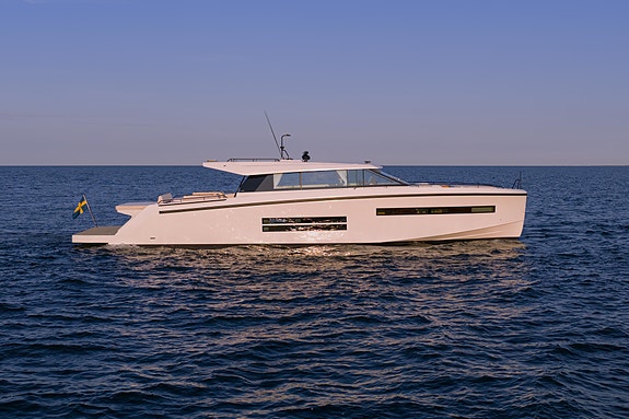- NY - DELTA Powerboats 72 Coupè - IPS - 5 Kabiner - CARBON