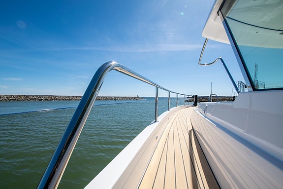 - NY - DELTA Powerboats 54 - IPS - 3 Kabiner - CARBON 27 of 30